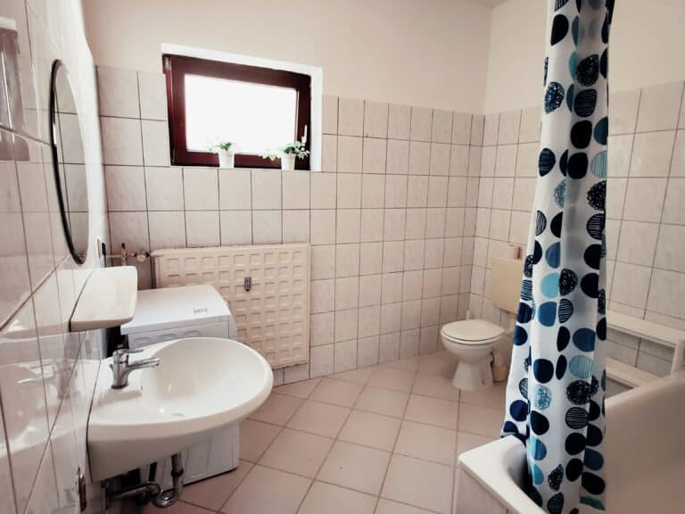 Obsydian-sypialnia-mieszkanie-Hagen im Bremischen-łazienka